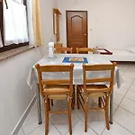 Dulabic Apartament *